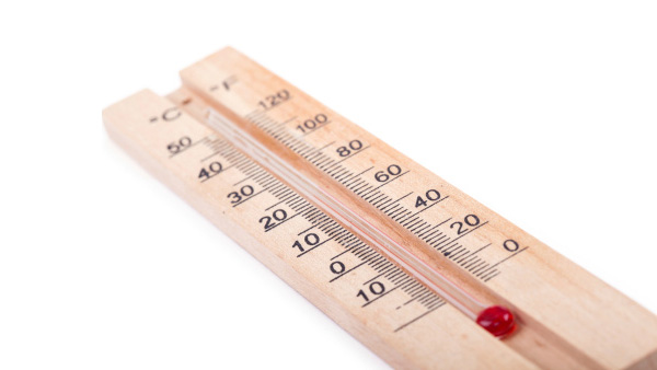 A thermometer with Celsius and Farenheit scales.
